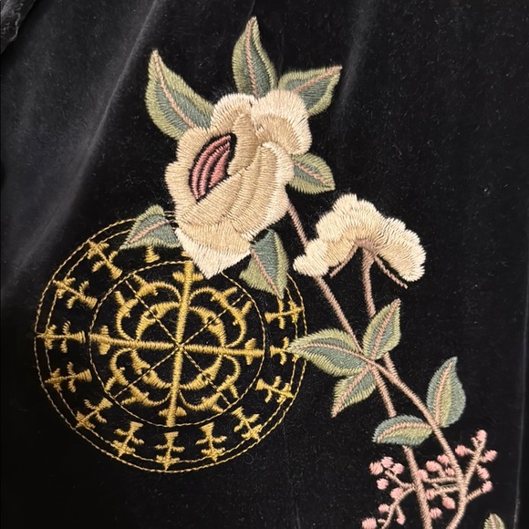 Women's Black Embroidered Velvet Coat - Picture 3 of 5